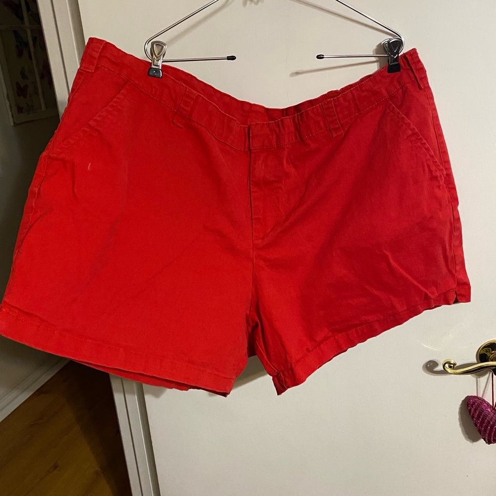 🛍️ 28 Lane Bryant Red shorts